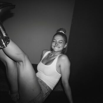Full leaked Madelyn cline private photo