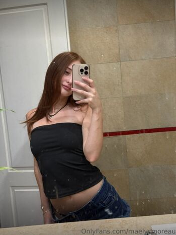 Full leaked Maelysmoreau private photo