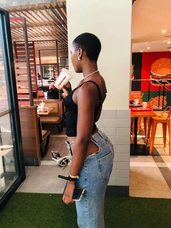Full leaked Mafezie buthelez huge curvy booty private photo