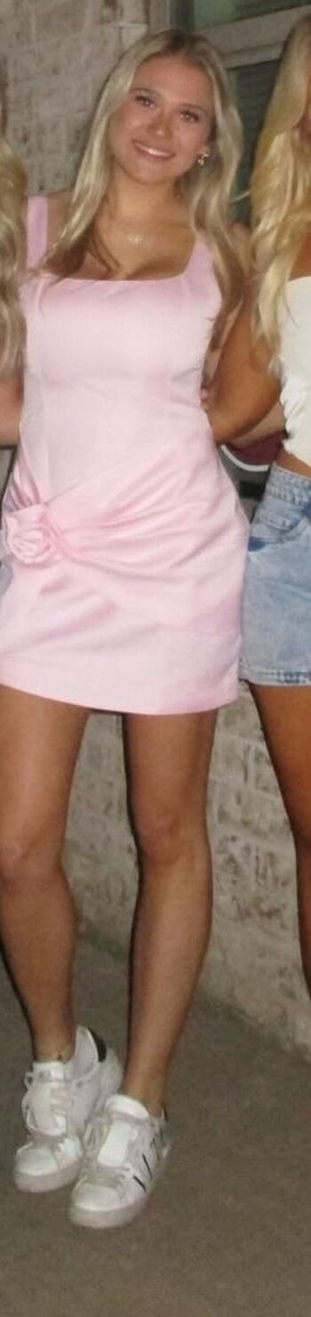 Full leaked Maggie private photo