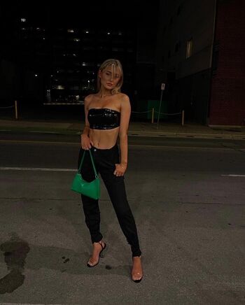 Full leaked Maggieehenry private photo