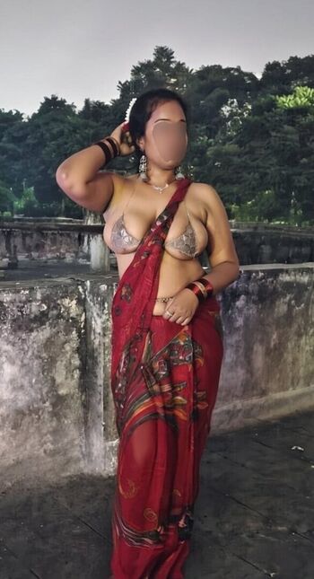 Full leaked Mahi da slut private photo