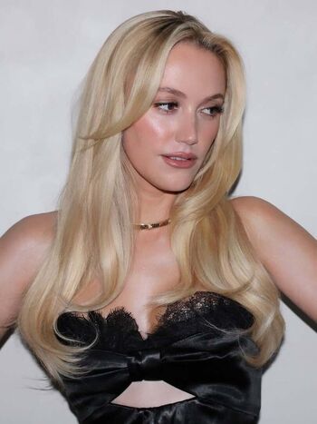 Full leaked Maika monroe page private onlyfans photo