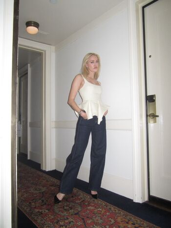 Full leaked Maika monroe page private photo