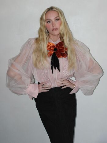 Full leaked Maika monroe page private photo