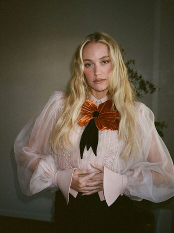 Full leaked Maika monroe page private photo