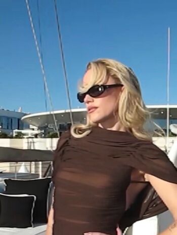 Full leaked Maika monroe page private photo