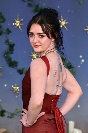 Full leaked Maisie williams page private photo