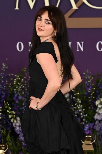 Full leaked Maisie williams page private photo