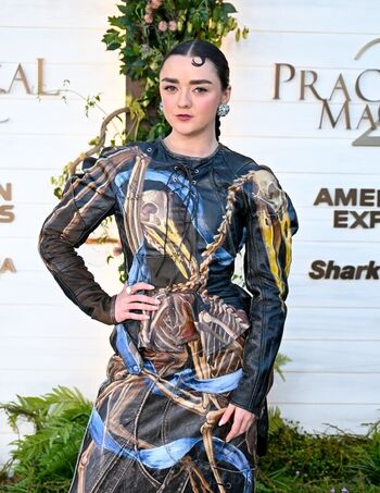 Full leaked Maisie williams page private photo