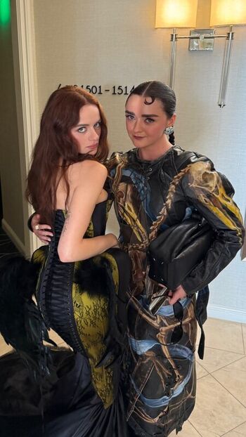 Full leaked Maisie williams page private photo