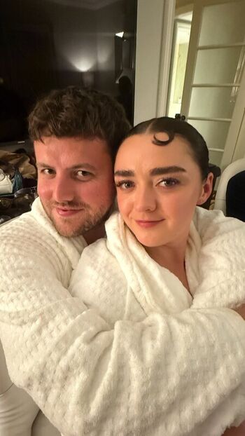 Full leaked Maisie williams page private photo