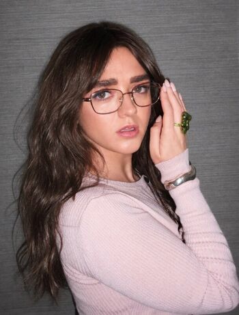 Full leaked Maisie williams page private photo