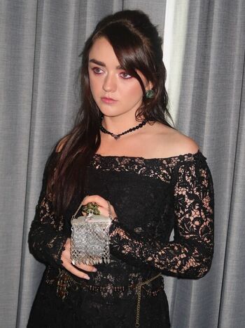 Full leaked Maisie williams page private photo
