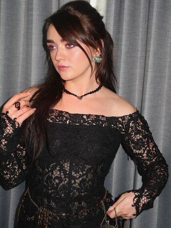 Full leaked Maisie williams page private photo