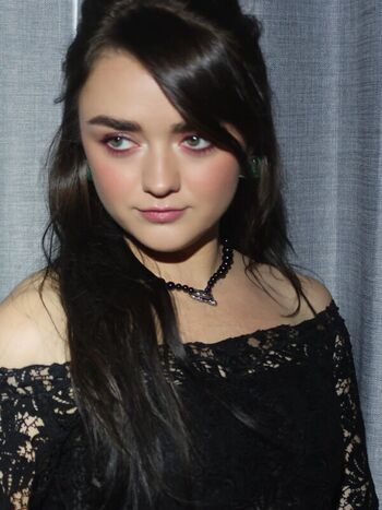 Full leaked Maisie williams page private photo