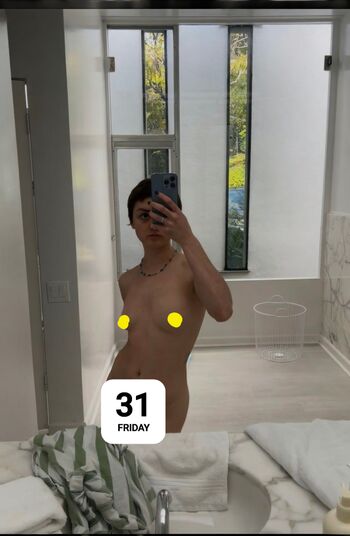 Full leaked Maisie williams private photo