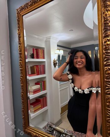 Full leaked Maitreyi ramakrishnan private photo