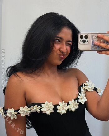 Full leaked Maitreyi ramakrishnan private photo