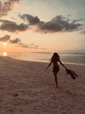 Full leaked Malavika mohanan private photo