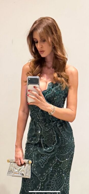 Full leaked Malika menard private photo