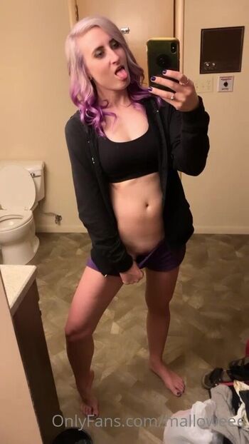 Full leaked Malloweee private photo