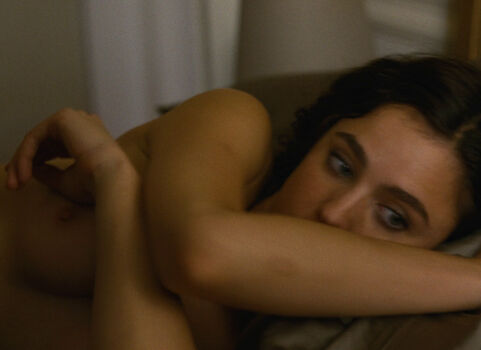 Full leaked Margaret qualley private photo