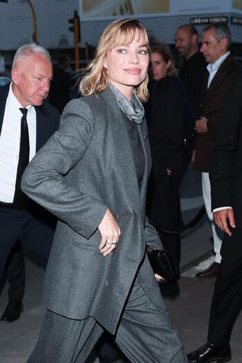 Full leaked Margot robbie private photo