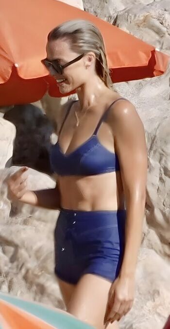 Full leaked Margot robbie private photo