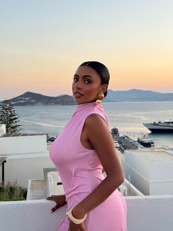 Full leaked Mariahellie private photo