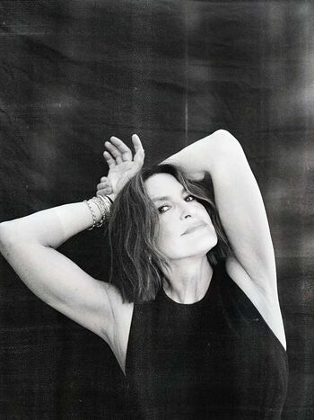 Full leaked Mariska hargitay private photo