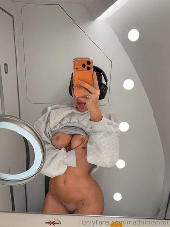 Full leaked Mathildetantot private photo