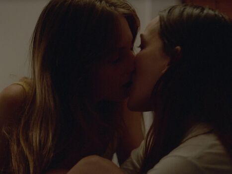 Full leaked Maya hawke private photo