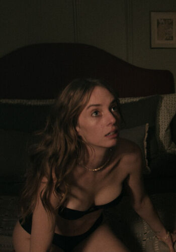 Full leaked Maya hawke private photo