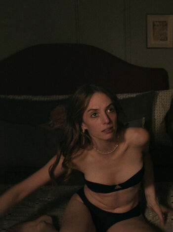 Full leaked Maya hawke private photo