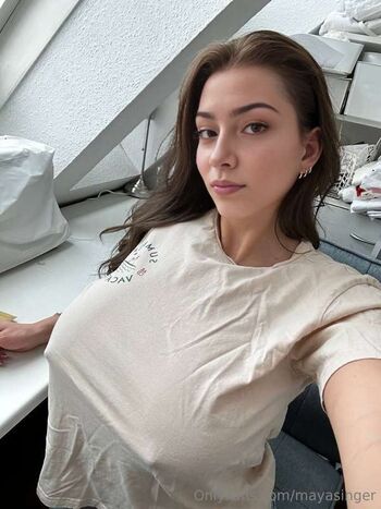 Full leaked Mayaasinger private photo