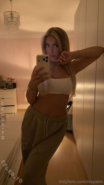 Full leaked Mayakln private photo