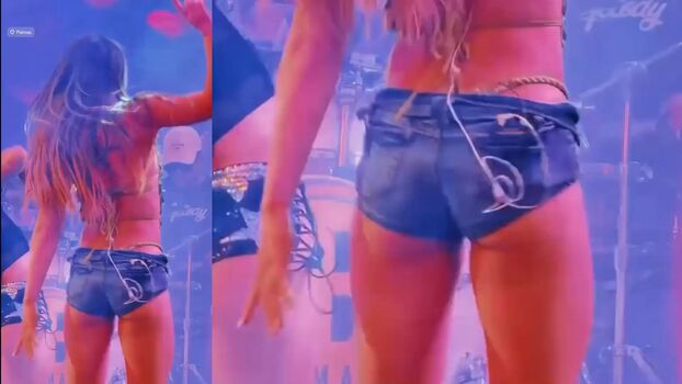 Full leaked Mc melody private photo