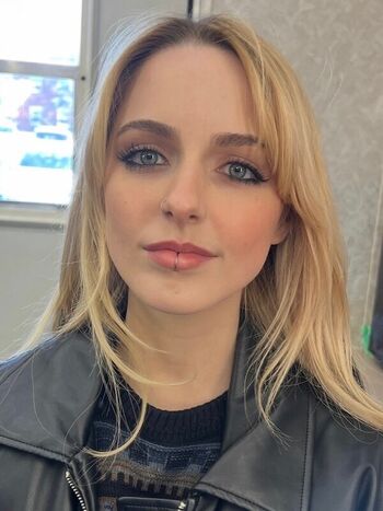 Full leaked Mckenna grace page private photo