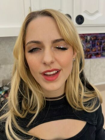 Full leaked Mckenna grace page private photo