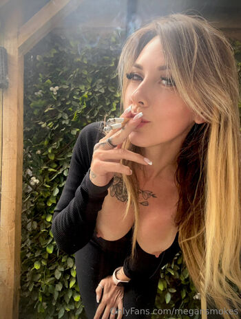 Full leaked Megansmokes private photo