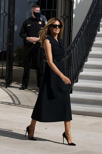 Full leaked Melania trump private photo