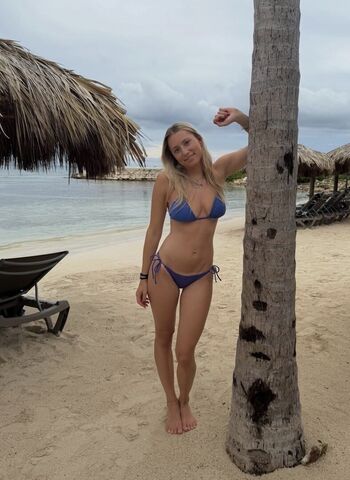 Full leaked Melaniem private photo