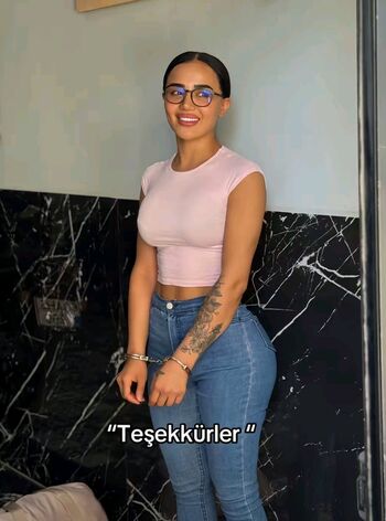 Melek Azad