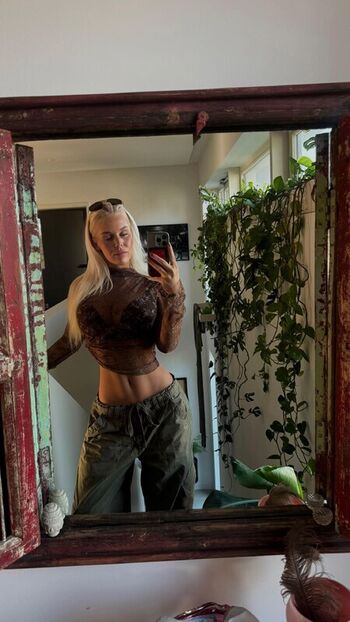 Full leaked Melisande private photo