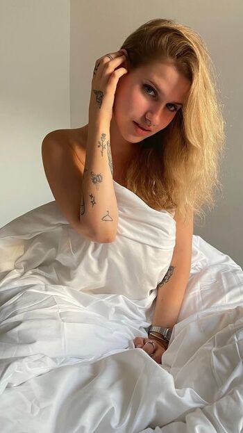 Full leaked Meshi roter private photo