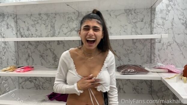 Full leaked Mia khalifa page private photo