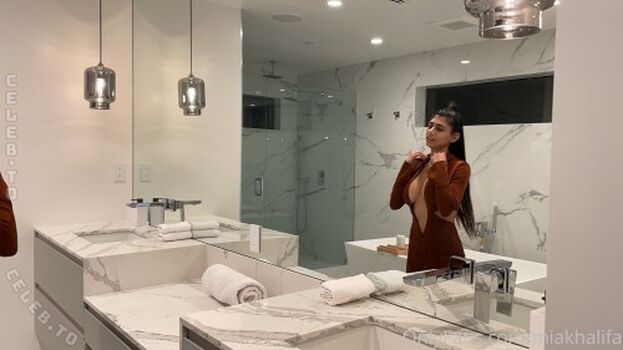 Full leaked Mia khalifa page private photo