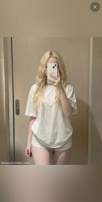 Full leaked Mia moon private onlyfans photo