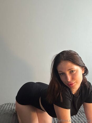 Full leaked Mia private photo